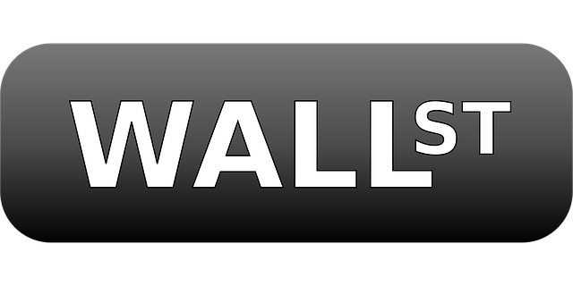 Angetrieben von kräftigen Kursgewinnen bei Energie- und Rüstungsunternehmen hat die Wall Street am Dienstag mit deutlichen Zuwächsen geschlossen. Der Dow Jones Industrial Average legte um 1,23 % zu und erreichte mit 48.977,18 Punkten ein neues Rekordhoch. Damit rückt die symbolträchtige Marke von 50.000 Punkten in greifbare Nähe. Hintergrund des Kursanstiegs sind positive Geschäftsaussichten im Zusammenhang mit [&hellip;]